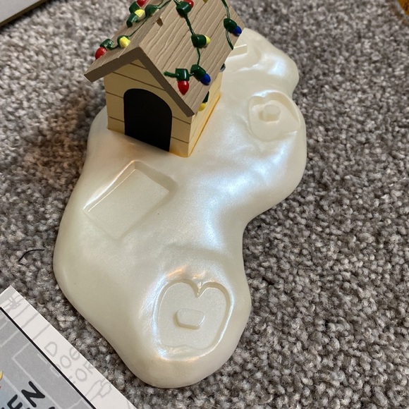 Hallmark Keepsake Woodstock on Doghouse Display Pc 1st in Collection 2000 Snoopy - Picture 3 of 9
